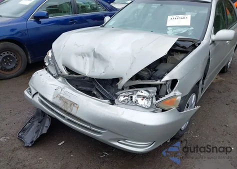 2002 Toyota Camry Le z USA, uszkodzony, nr VIN 4T1BE32K42U112639